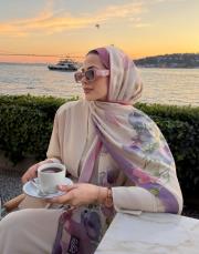 aleyna güzel’in tercihi petunya floş şal 