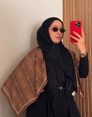 kübra soymaz’ın tercihi bushu monogram haki twill eşarp  3
