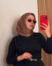kübra soymaz’ın tercihi bushu monogram haki twill eşarp  4