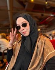 kübra soymaz’ın tercihi bushu monogram haki twill eşarp  5