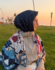 karo monogram twill eşarp kübra soymazın tercihi 