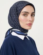 karo monogram twill eşarp kübra soymazın tercihi  3