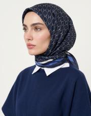 karo monogram twill eşarp kübra soymazın tercihi  5